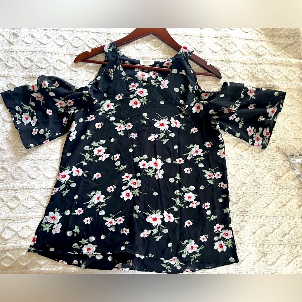 Umgee Black Floral Cold Shoulder Short Sleeve Blouse Women’s Size Small
